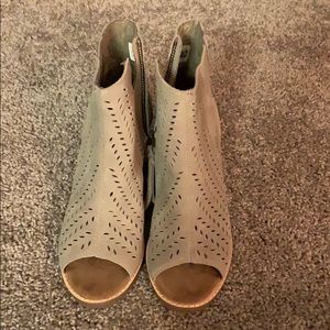 Women’s Toms Peep Toe Booties, size 7.